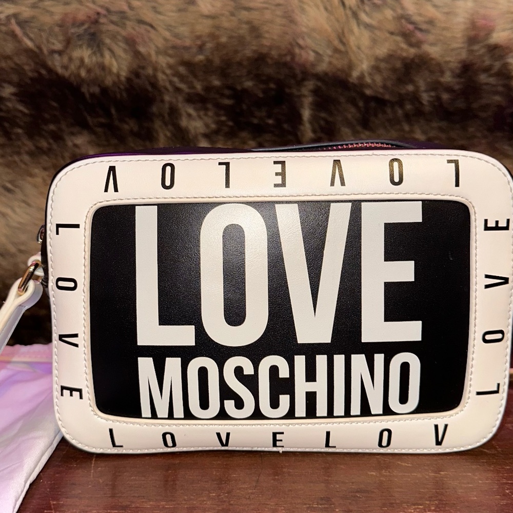 💖Amour Certified💖Love Moschino Purse Rated 10/10